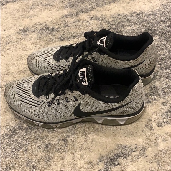 Nike Shoes - Nike Run Easy